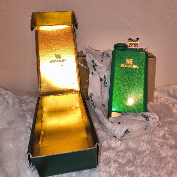 Stanley Shamrock Green Flask with Box Limited Edition - Picture 1 of 10